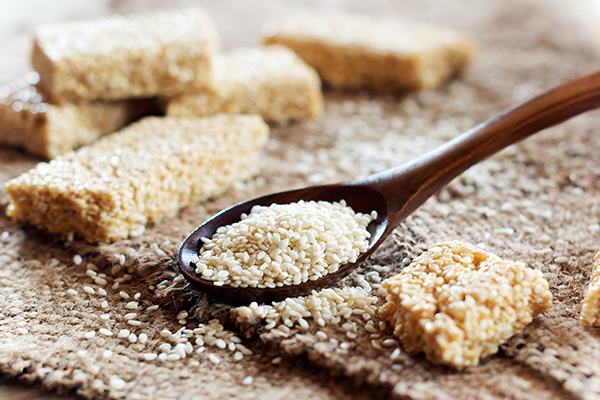 Sesamkörner als Beispiel für Zink in Lebensmitteln